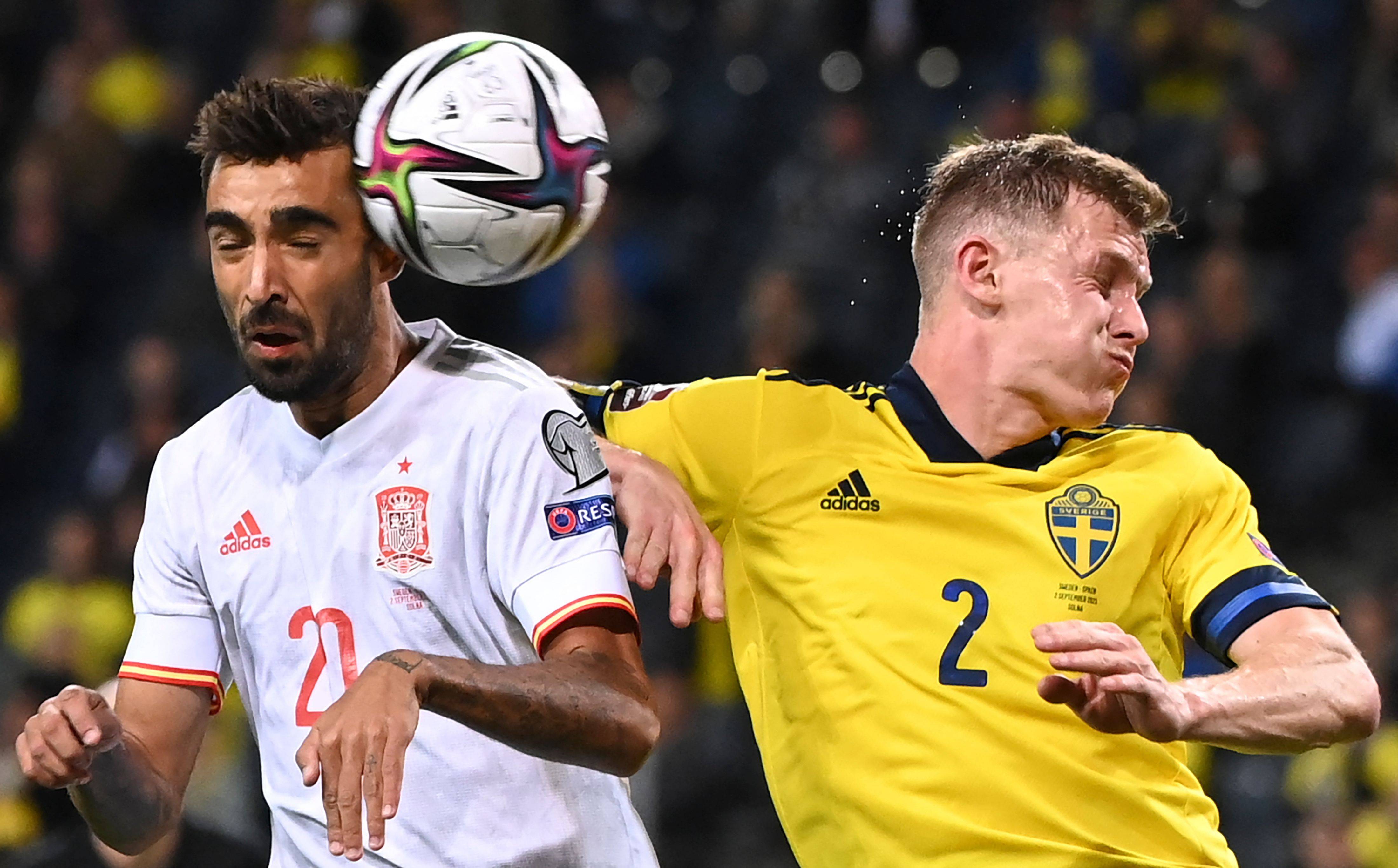 包含波兰-战胜瑞典，积分稳居榜首的词条