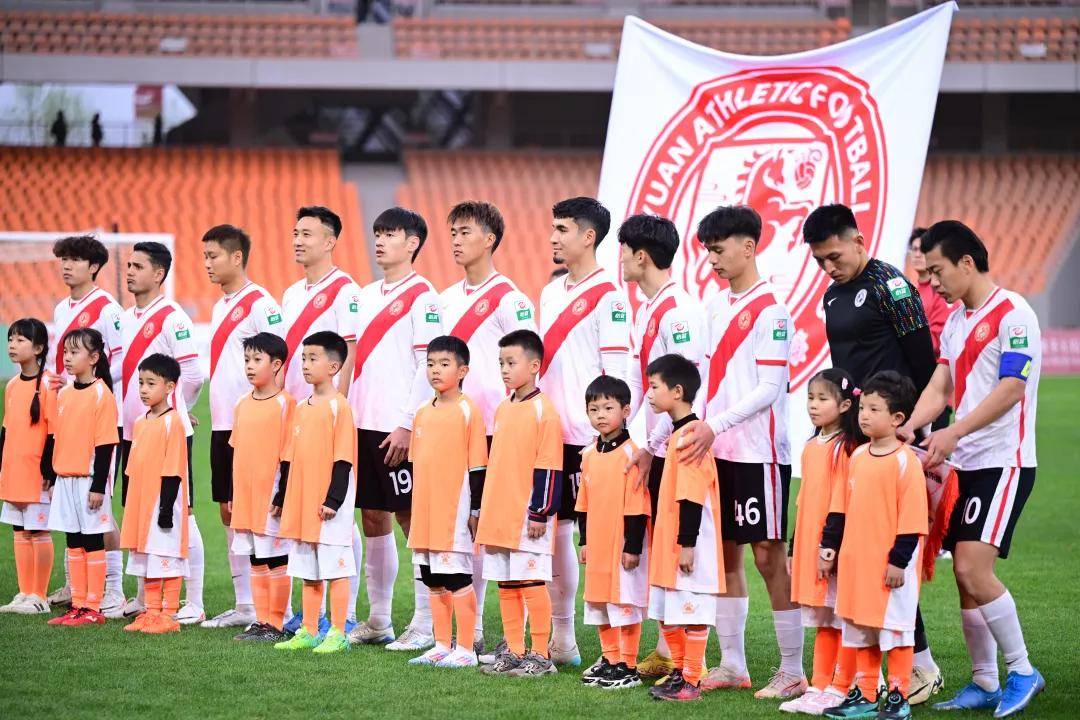 新赛季主场首胜，球迷欢欣鼓舞士气大振的简单介绍