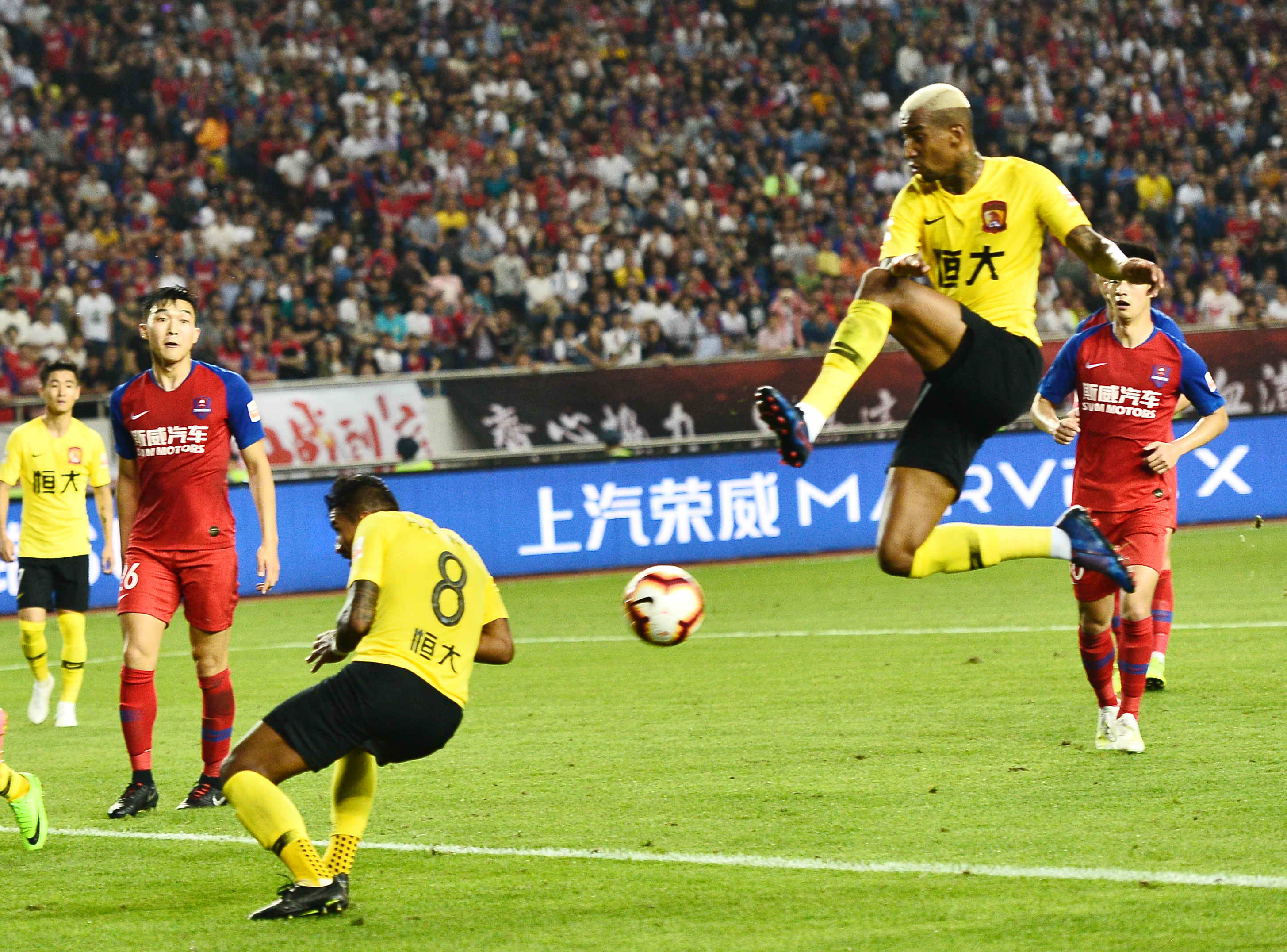 爱游戏体育官网-包含广州恒大主场大胜重庆斯威，稳固前四位置的词条