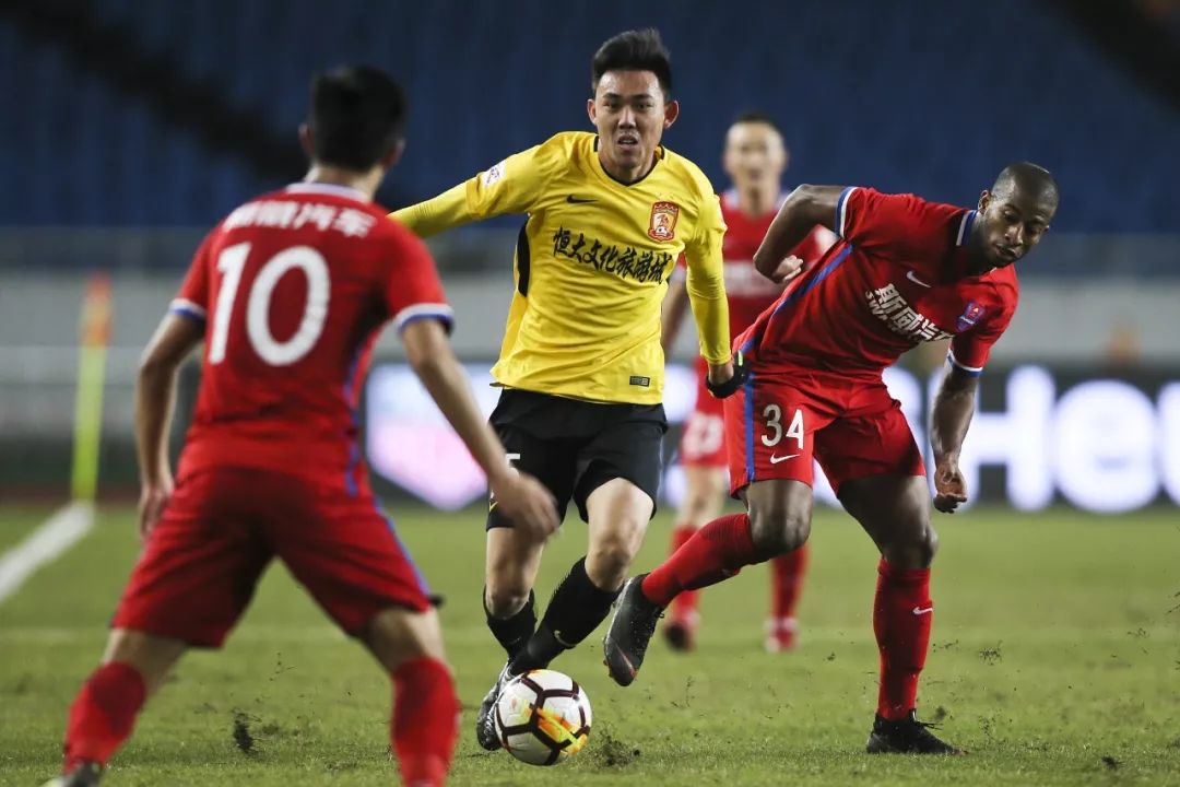 包含广州恒大主场大胜重庆斯威,稳固前四位置的词条 包含广州恒大主场大胜重庆斯威,稳固前四位置的词条