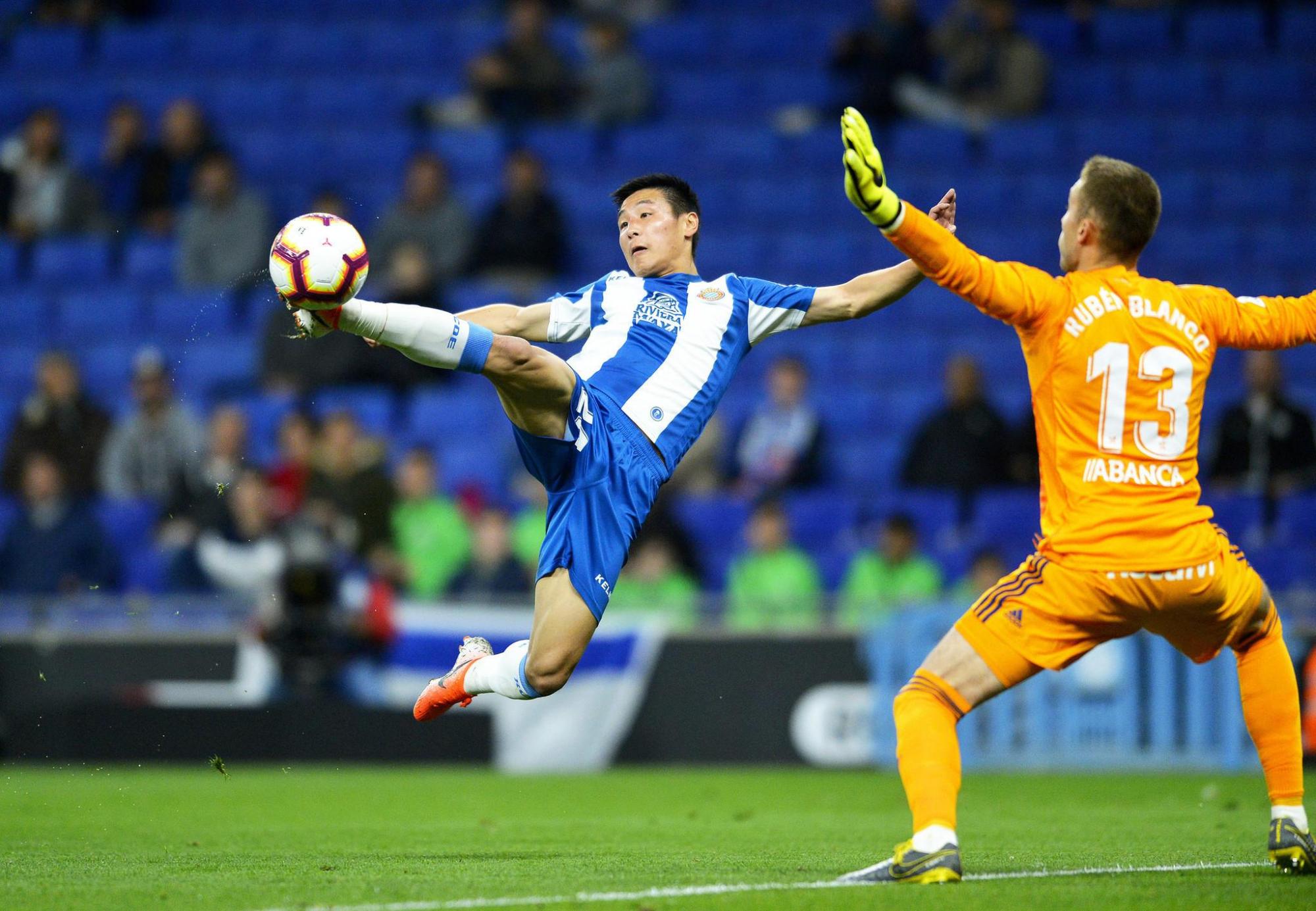 国内足球联赛战绩喜人，引起瞩目