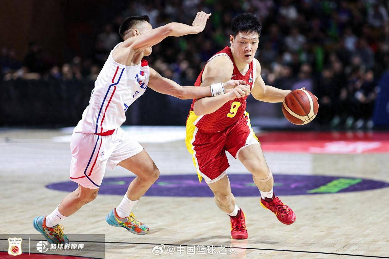 爱游戏-中国篮球职业联赛赛场上演精彩对抗