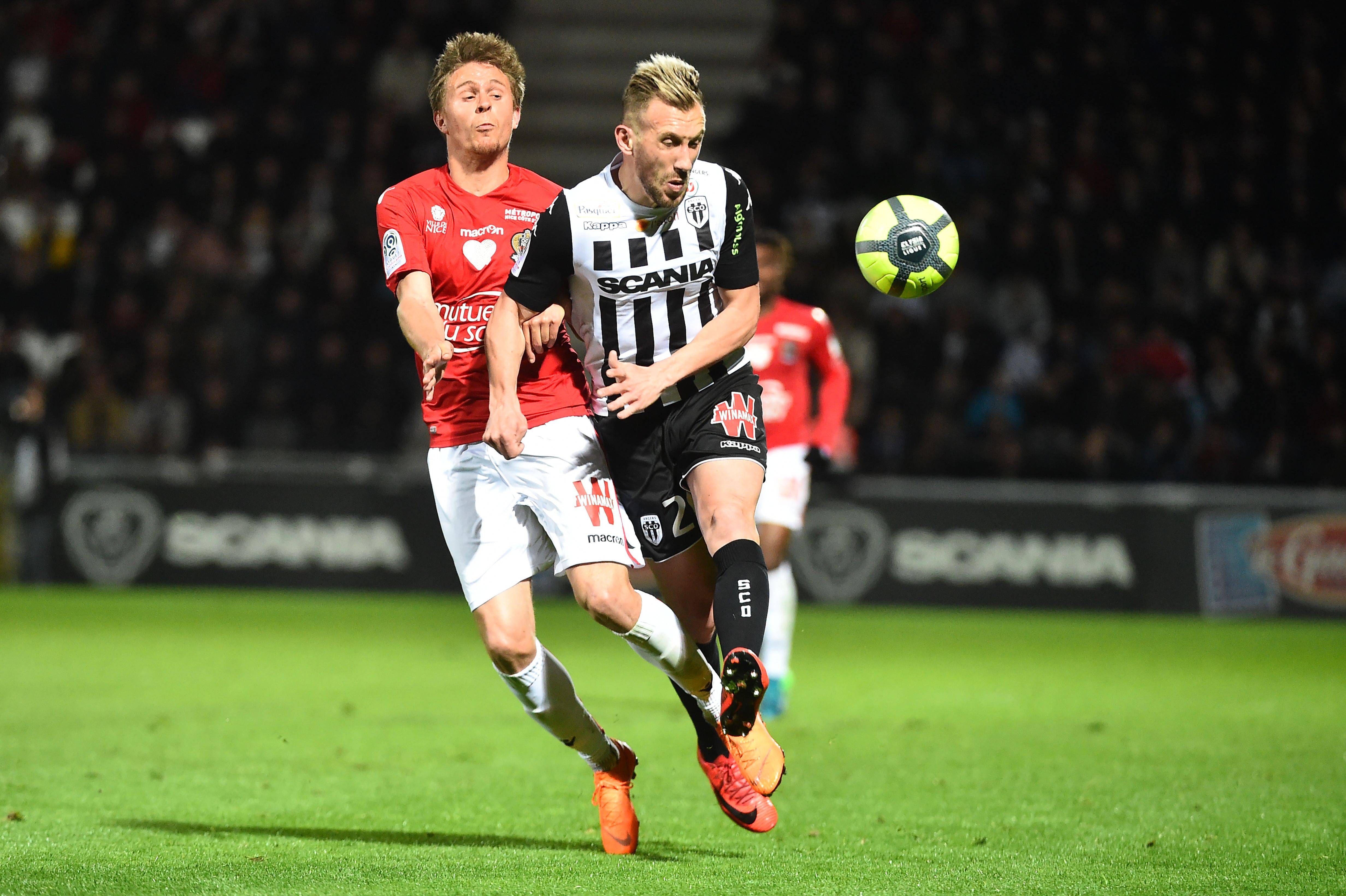 爱游戏体育官网-瓦朗谢纳主场惨败圣埃蒂安，降级形势愈发严峻的简单介绍