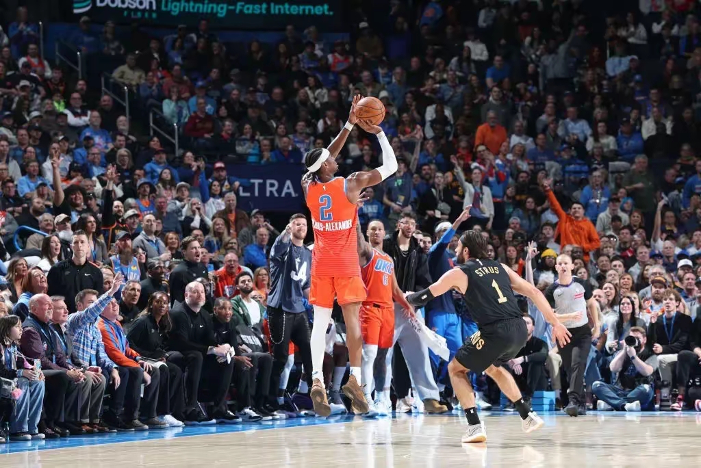 爱游戏-快船新秀接管比赛，引领球队取得胜利