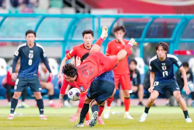 热门球队再战赛场，以强大实力获胜晋级