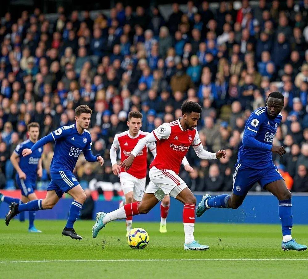 爱游戏体育官网-足球联赛的各支球队实力均衡，让比赛更加激烈