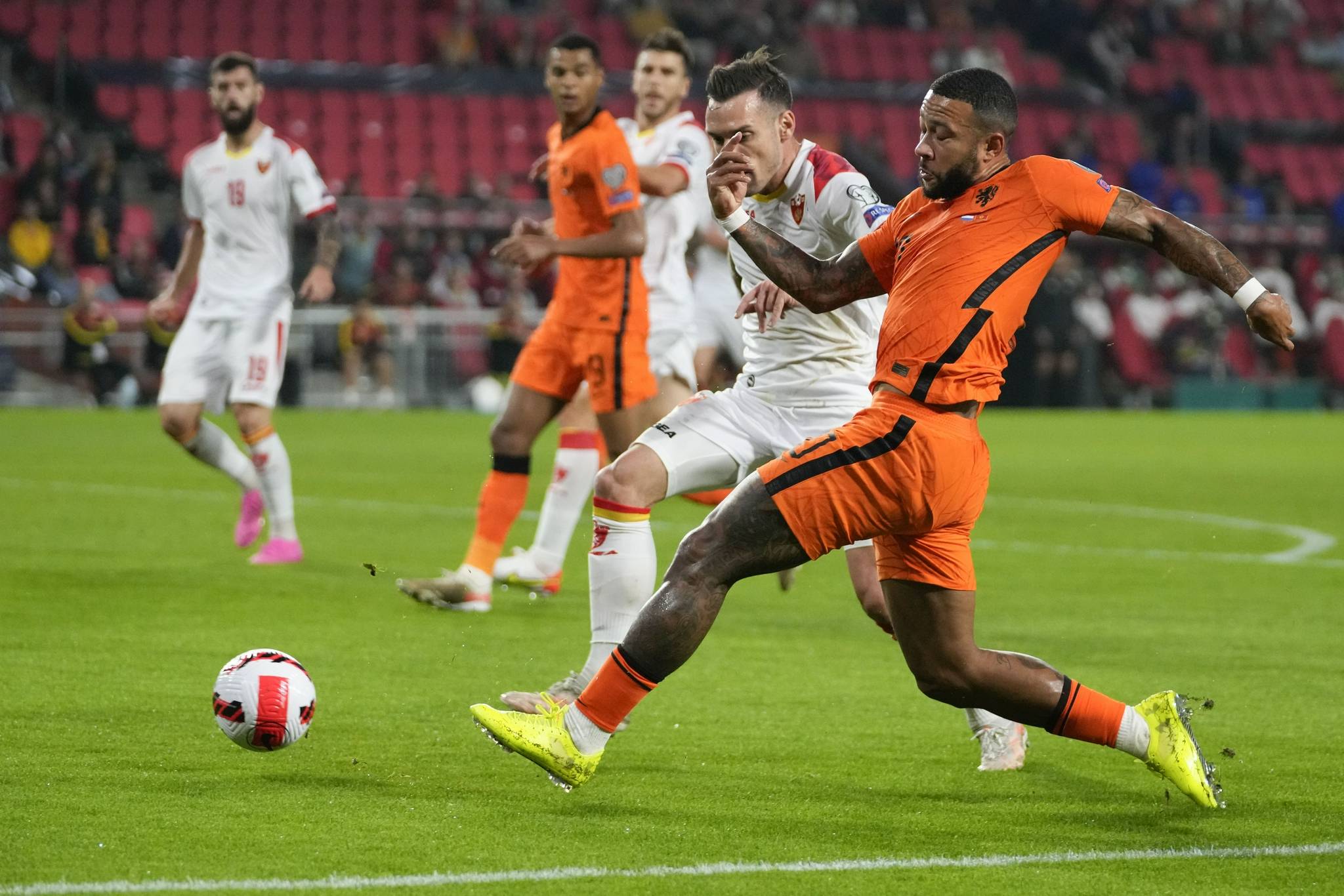 爱游戏登录-欧洲超级联赛势不可挡，各队争相角逐