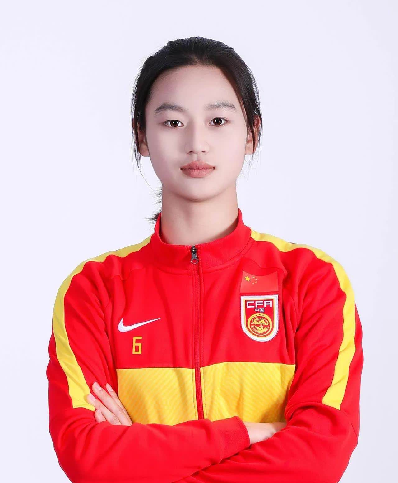 中国女足球员荣膺国际赛事最佳球员