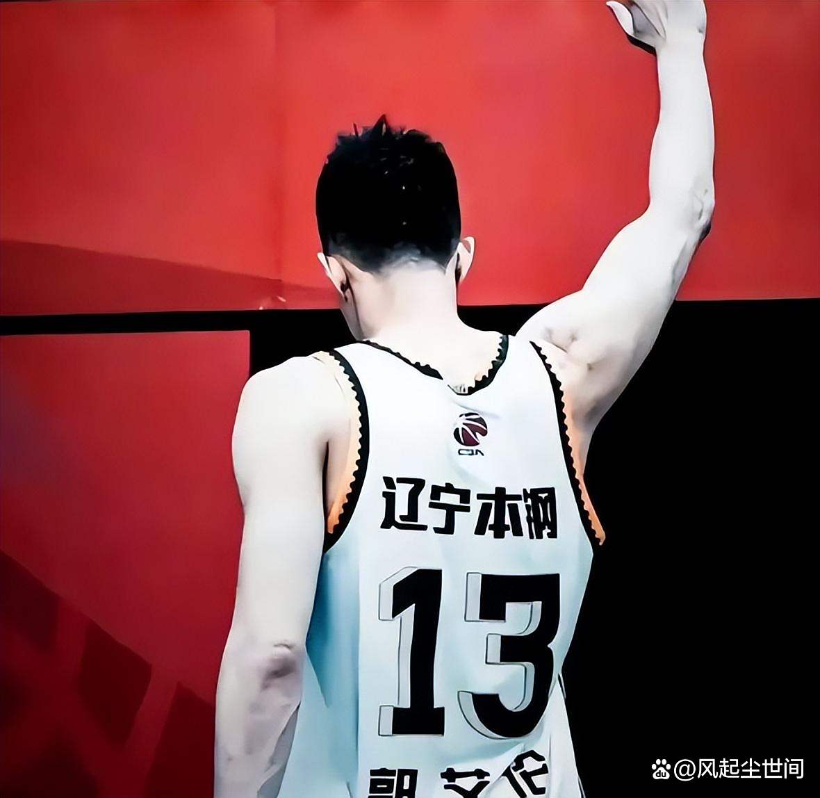 关于球队签下了一名自由球员，希望能提升球队整体实力的信息