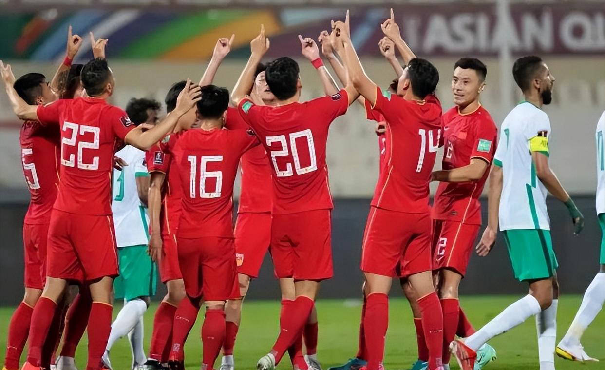 中国足球联赛球员表现抢眼，球队实力再升级