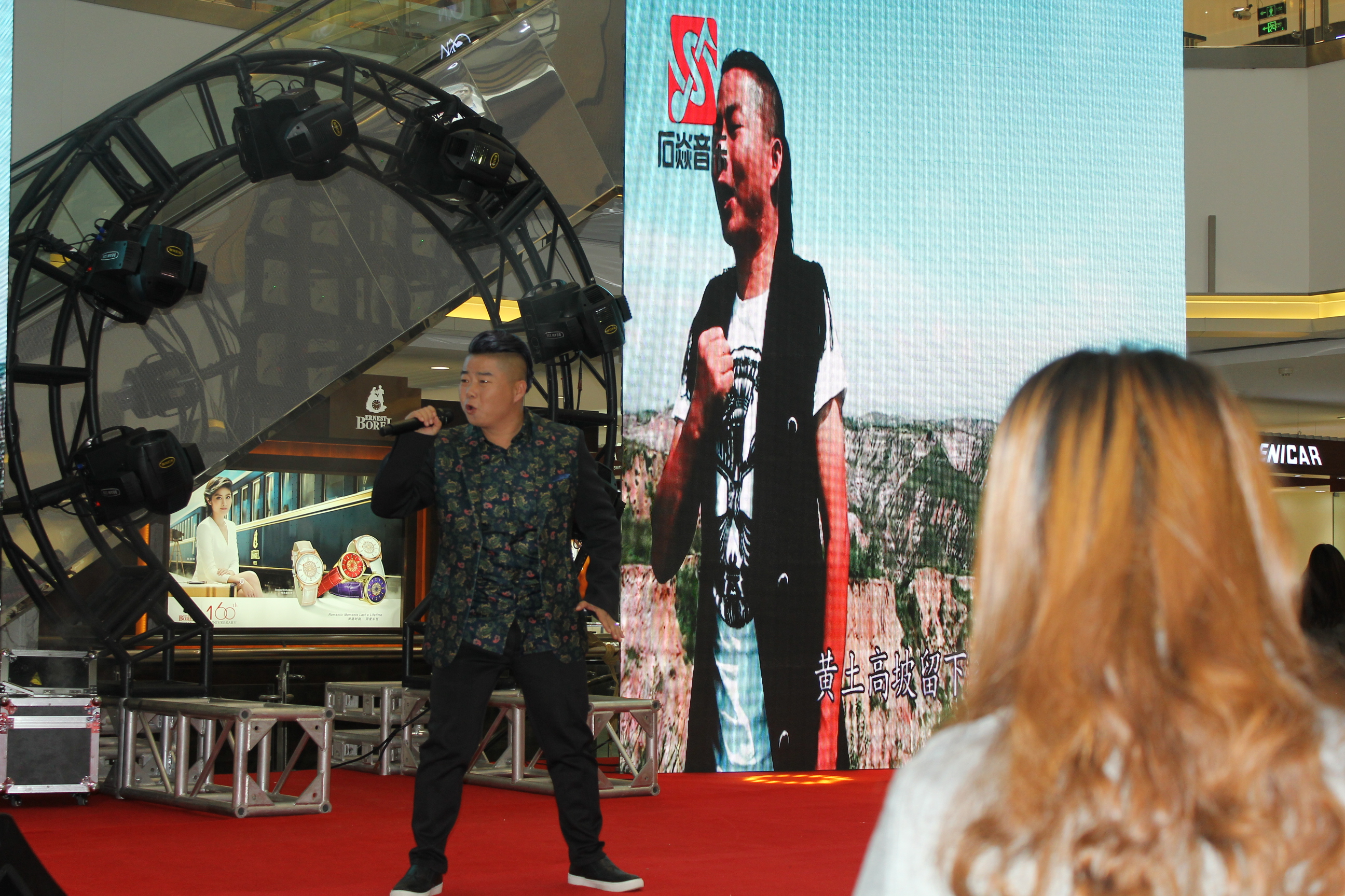 关于精英选拔赛拉开序幕，选手实力逐渐凸显的信息