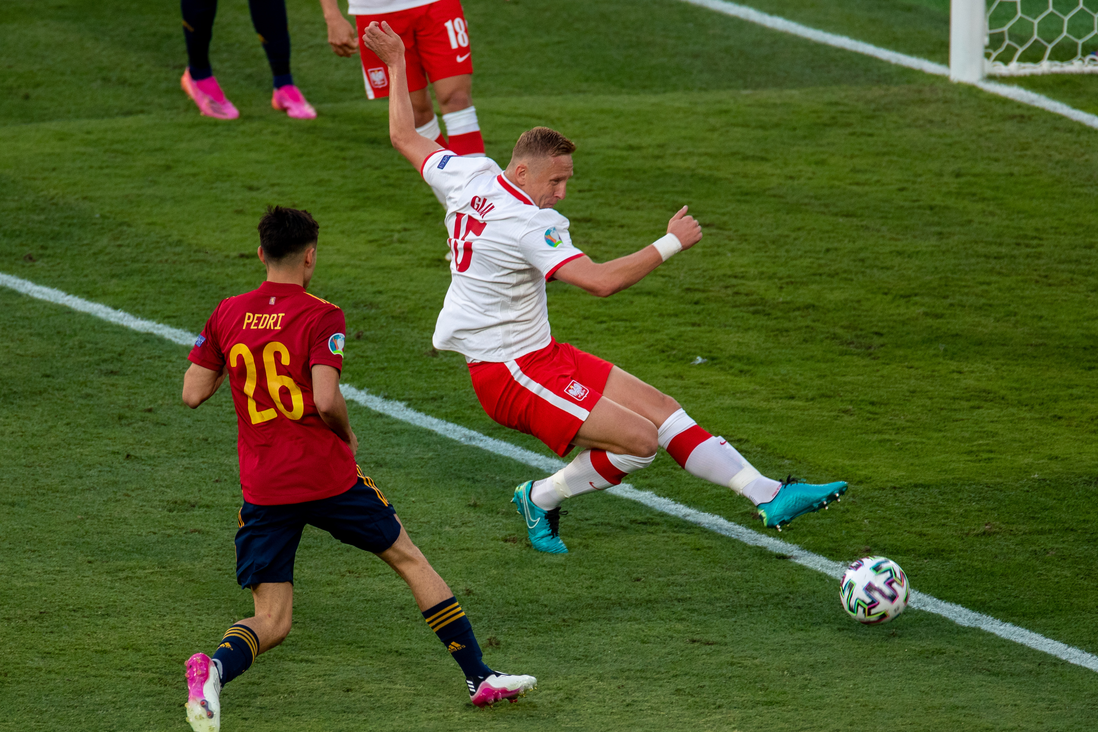 关于足球巨星对决！欧洲联赛场面精彩绝伦的信息