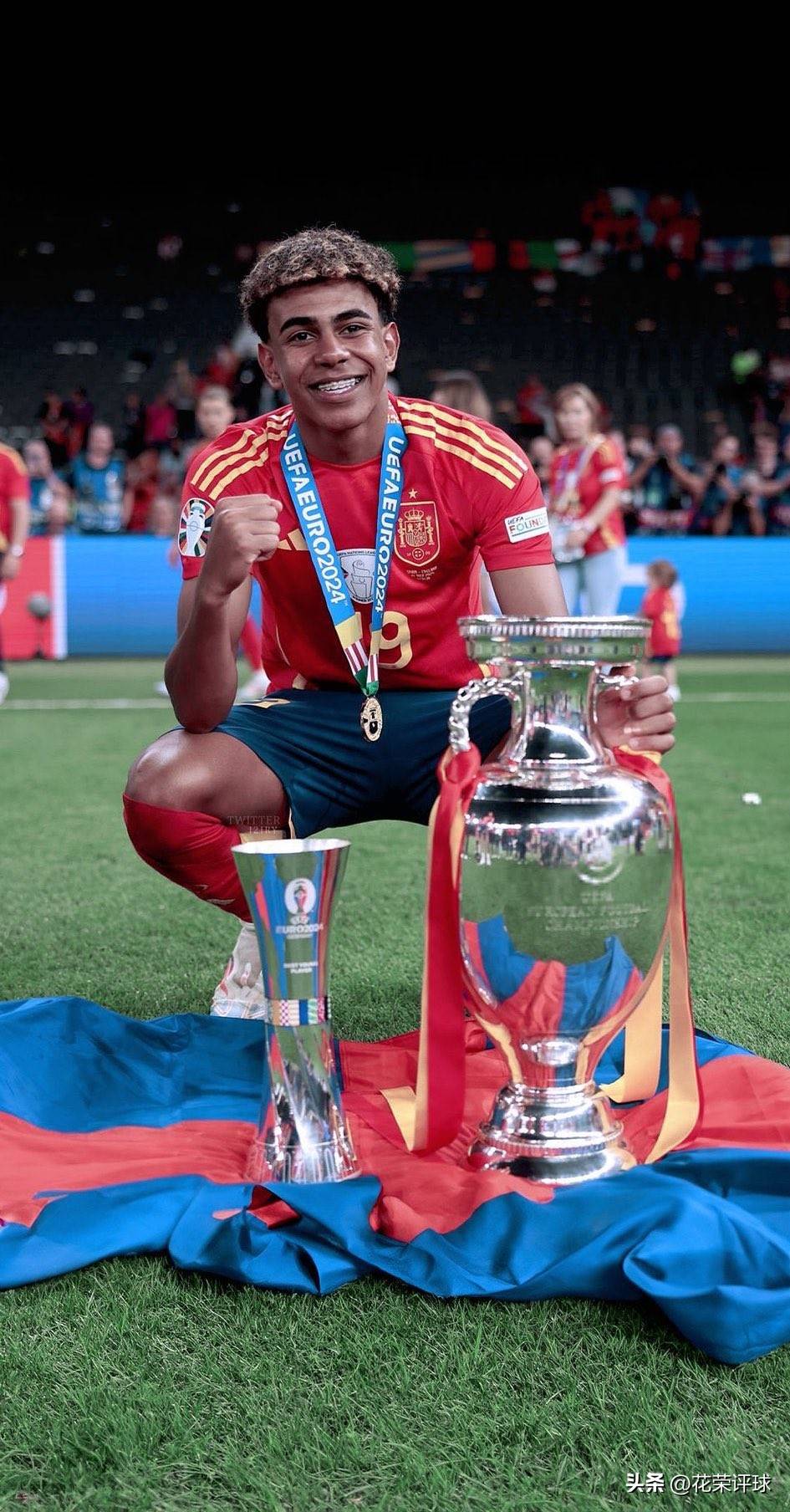 包含惊艳登场：新晋球星在欧洲杯上的表现引人瞩目的词条