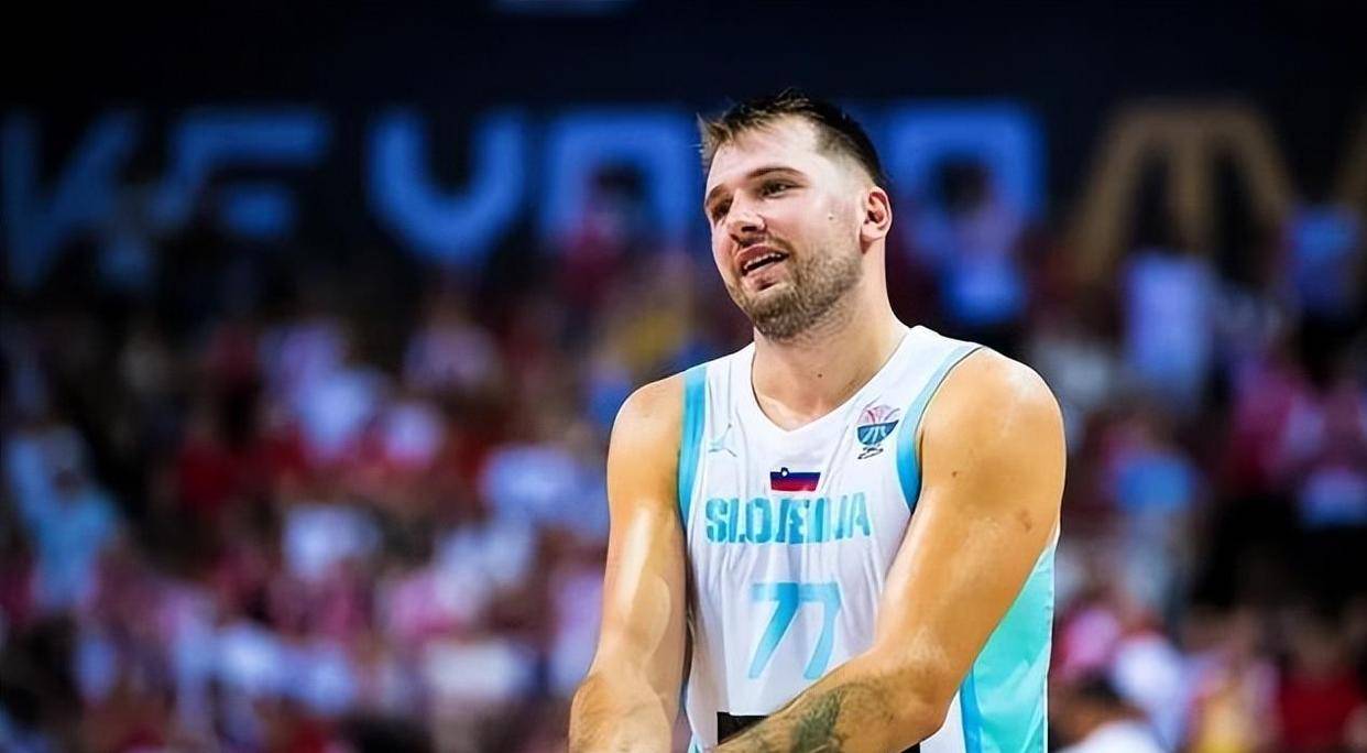 包含斯洛文尼亚主场大胜列支斯坦，领先小组的词条