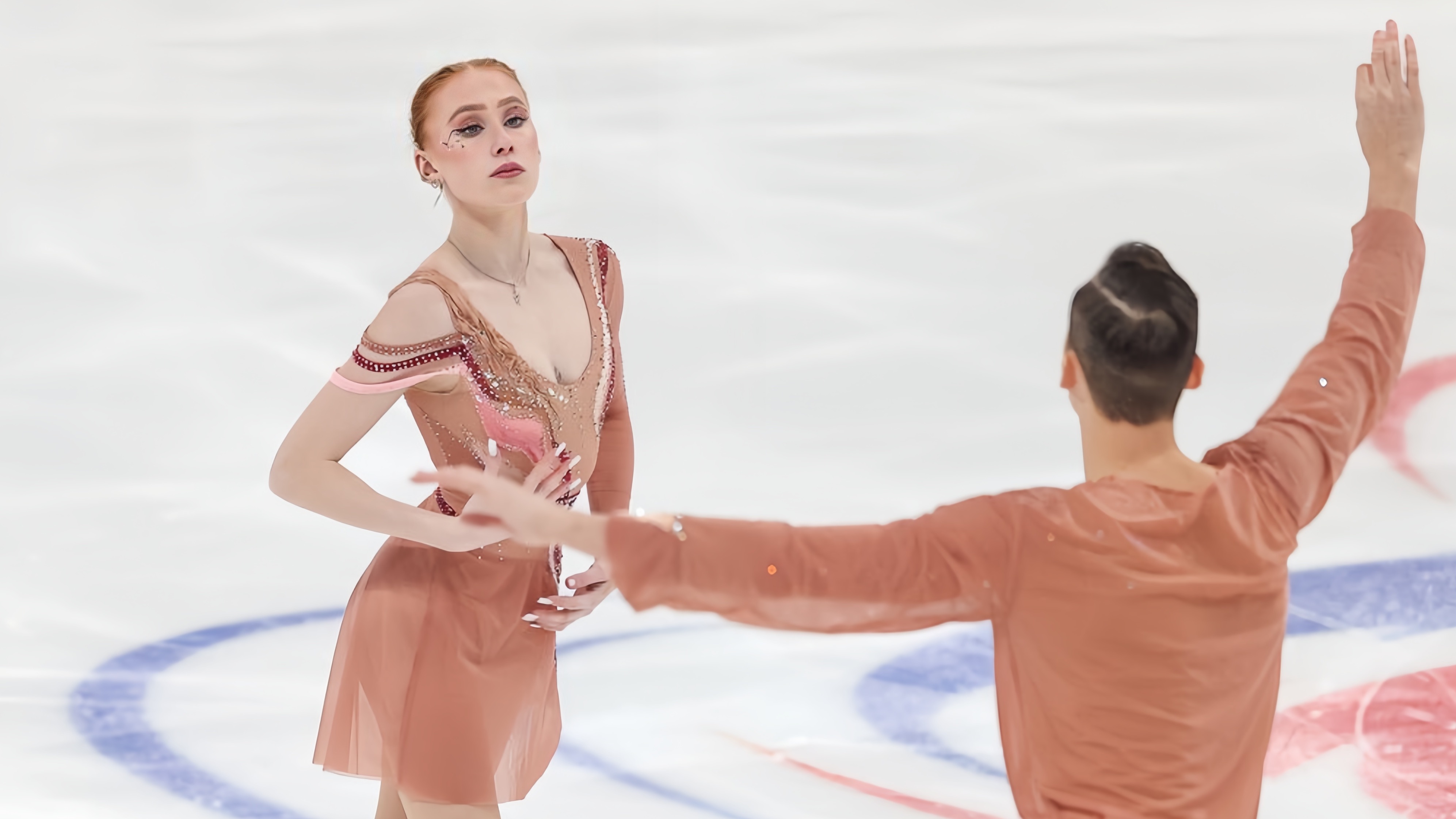 爱游戏中国官网-俄罗斯女子队取得胜利，晋级半决赛