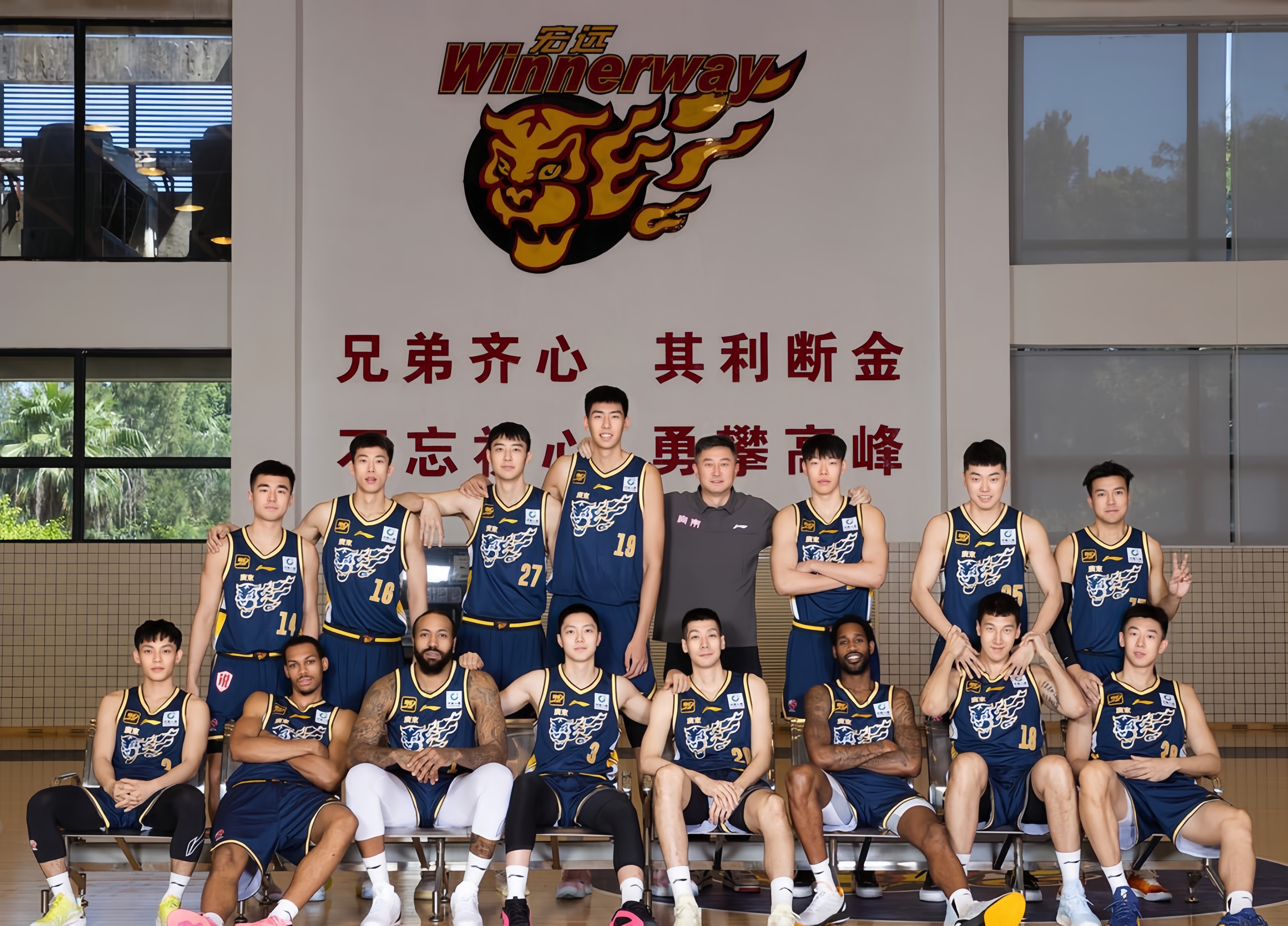 爱游戏官方登录入口-广东宏远队狂胜，展现绝对实力的简单介绍