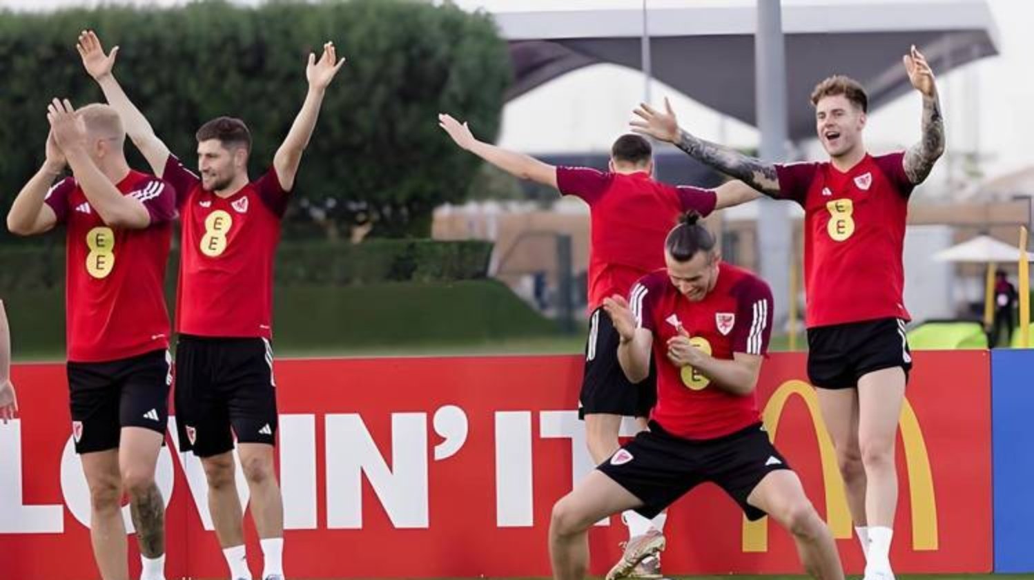 爱游戏-包含英格兰客场逆转阿尔巴尼亚，出线希望大增的词条