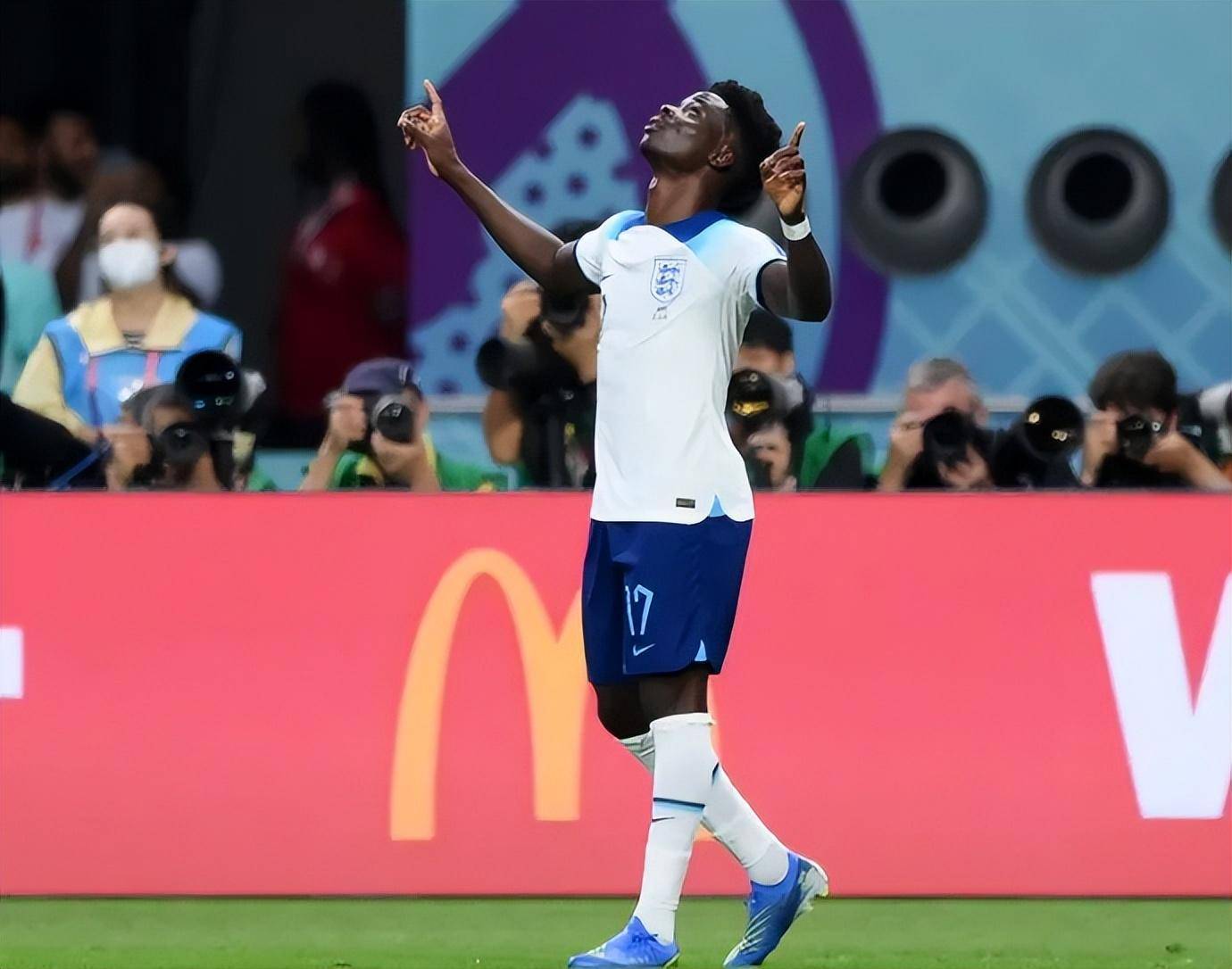 英格兰队后卫稳固俄罗斯队失误频频的简单介绍